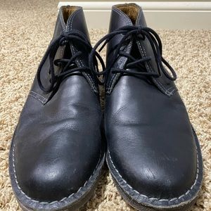 Men’s black leather dress shoes